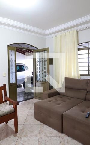 Casa para alugar com 200m², 4 quartos e 4 vagasSala