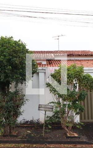 Casa para alugar com 200m², 4 quartos e 4 vagasFachada