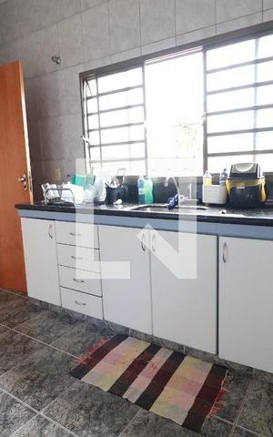 Casa para alugar com 200m², 4 quartos e 4 vagasCozinha