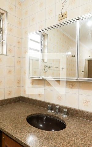 Casa para alugar com 220m², 4 quartos e 4 vagasBanheiro da Suíte