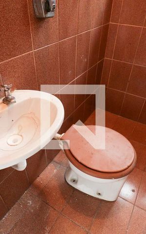 Casa para alugar com 220m², 4 quartos e 4 vagasBanheiro da Suíte Externa