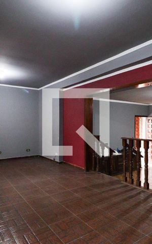Casa para alugar com 220m², 4 quartos e 4 vagasSala