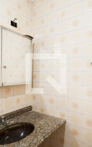 Casa para alugar com 220m², 4 quartos e 4 vagasBanheiro Social