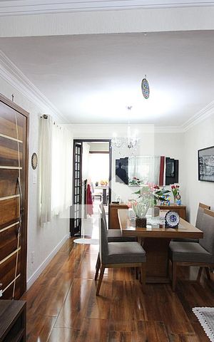 Casa à venda com 200m², 2 quartos e 2 vagasSala 