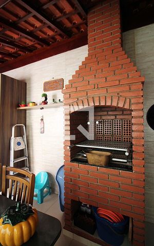 Casa à venda com 200m², 2 quartos e 2 vagasChurrasqueira