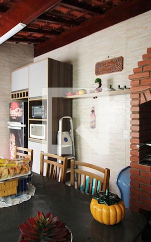 Casa à venda com 200m², 2 quartos e 2 vagasChurrasqueira