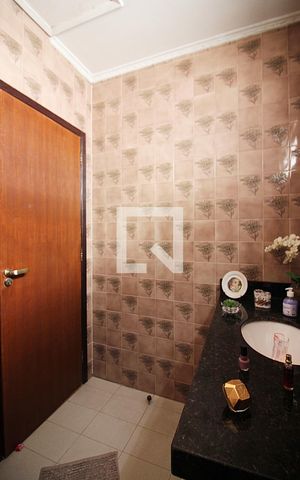 Casa à venda com 200m², 2 quartos e 2 vagasBanheiro Social 1