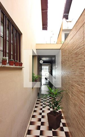 Casa à venda com 200m², 2 quartos e 2 vagasCorredor 