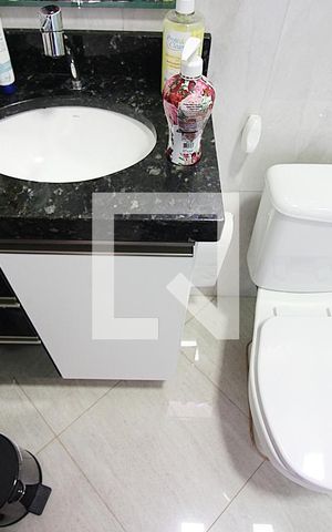 Casa à venda com 200m², 2 quartos e 2 vagasBanheiro Social 2