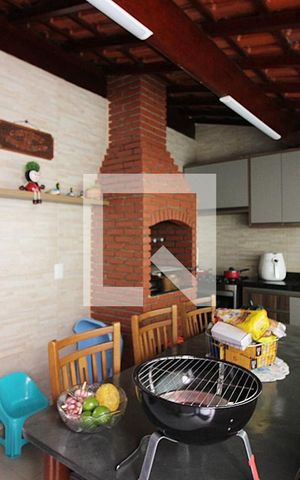 Casa à venda com 200m², 2 quartos e 2 vagasChurrasqueira