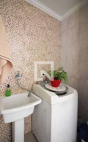 Casa à venda com 200m², 2 quartos e 2 vagasÁrea de Serviço