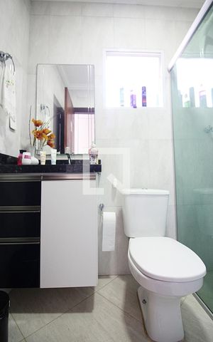 Casa à venda com 200m², 2 quartos e 2 vagasBanheiro Social 2