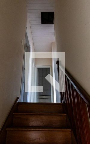 Casa à venda com 210m², 5 quartos e 3 vagasEscadas