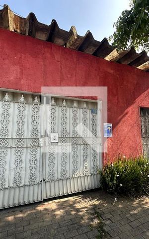 Casa à venda com 195m², 4 quartos e 2 vagasFachada