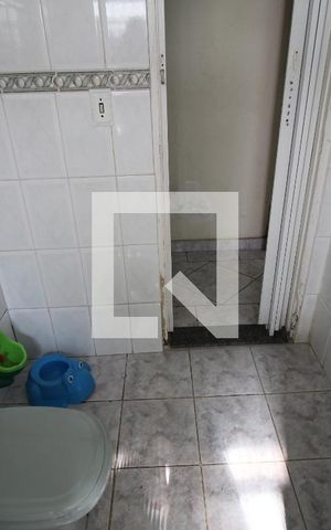Casa à venda com 195m², 4 quartos e 2 vagasBanheiro