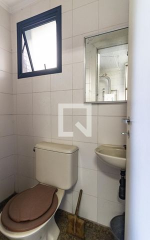 Apartamento à venda com 186m², 4 quartos e 3 vagas Apartamento à venda com 186m², 4 quartos e 3 vagasBanheiro de Serviço