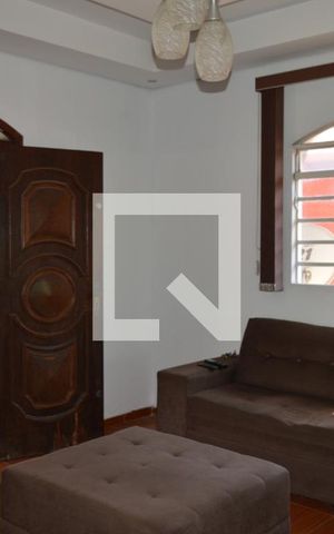 Casa à venda com 708m², 3 quartos e 3 vagasSala