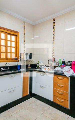 Casa à venda com 338m², 3 quartos e 2 vagas Casa à venda com 338m², 3 quartos e 2 vagasCozinha