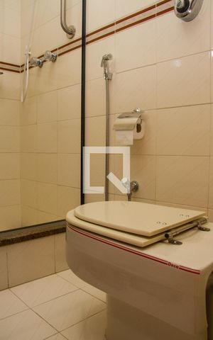 Casa de condomínio à venda com 375m², 4 quartos e 1 vagaBanheiro da Suíte 02