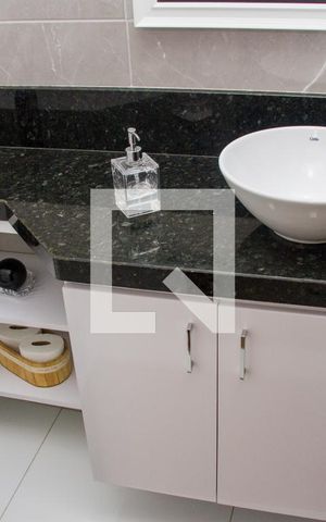 Casa de condomínio à venda com 375m², 4 quartos e 1 vagaBanheiro Social - 1º Piso