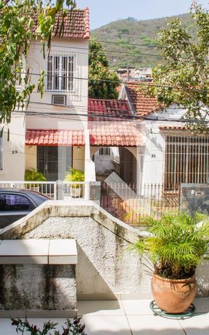 Casa de condomínio à venda com 375m², 4 quartos e 1 vagaSala - Janela