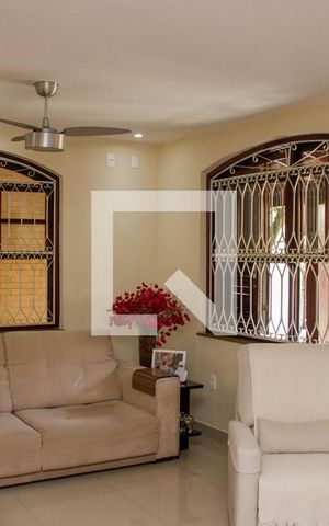 Casa de condomínio à venda com 375m², 4 quartos e 1 vagaSala