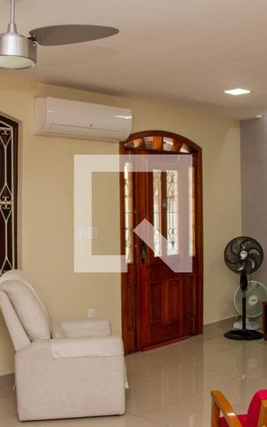 Casa de condomínio à venda com 375m², 4 quartos e 1 vagaSala