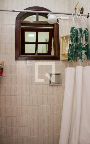 Casa de condomínio à venda com 375m², 4 quartos e 1 vagaBanheiro de Serviço