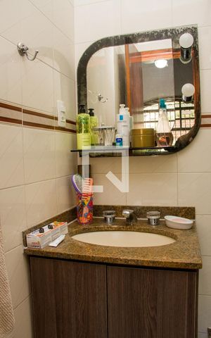Casa de condomínio à venda com 375m², 4 quartos e 1 vagaBanheiro da Suíte 03
