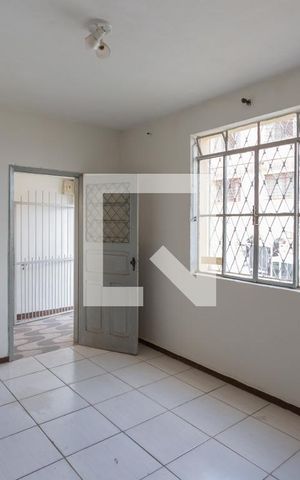 Casa à venda com 228m², 4 quartos e 2 vagas Casa à venda com 228m², 4 quartos e 2 vagasSala