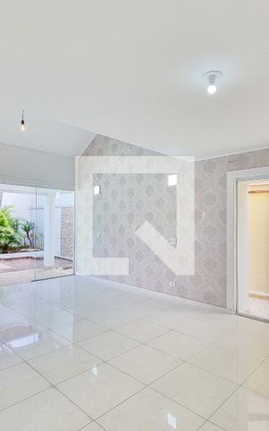 Casa de condomínio para alugar com 249m², 4 quartos e 2 vagasSala