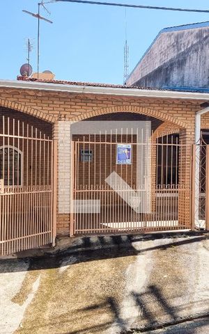 Casa para alugar com 170m², 3 quartos e 3 vagasFachada