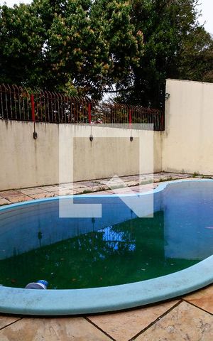 Casa à venda com 186m², 3 quartos e 2 vagas Casa à venda com 186m², 3 quartos e 2 vagasPiscina