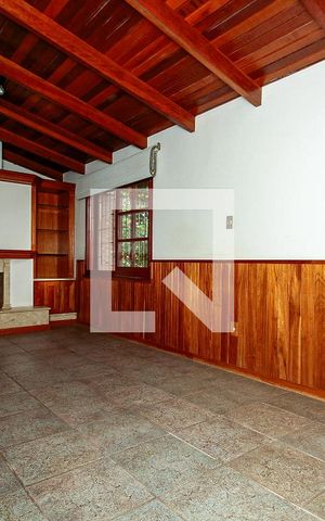 Casa à venda com 186m², 3 quartos e 2 vagas Casa à venda com 186m², 3 quartos e 2 vagasSala