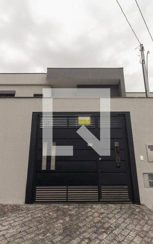Casa à venda com 80m², 3 quartos e 3 vagas Casa à venda com 80m², 3 quartos e 3 vagasFachada