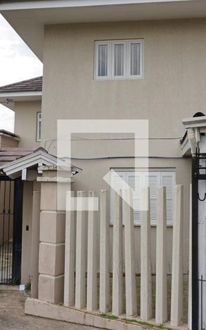 Casa à venda com 300m², 3 quartos e 2 vagasFachada total