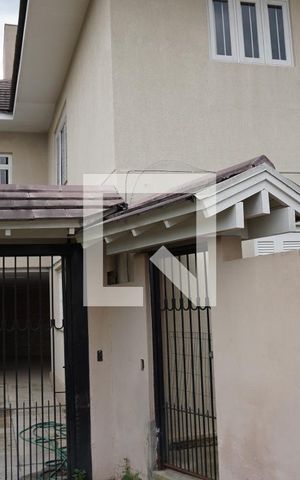 Casa à venda com 300m², 3 quartos e 2 vagasFachada total