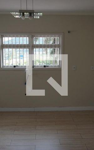 Casa à venda com 300m², 3 quartos e 2 vagasCozinha e Área de Serviço