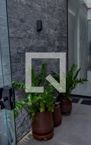 Casa de condomínio à venda com 240m², 3 quartos e 2 vagas Casa de condomínio à venda com 240m², 3 quartos e 2 vagasÁrea de Serviço