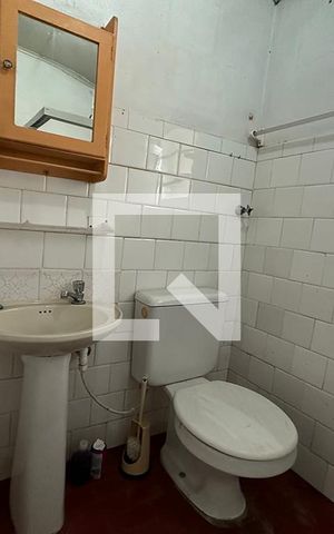 Casa à venda com 240m², 2 quartos e 1 vagaBanheiro