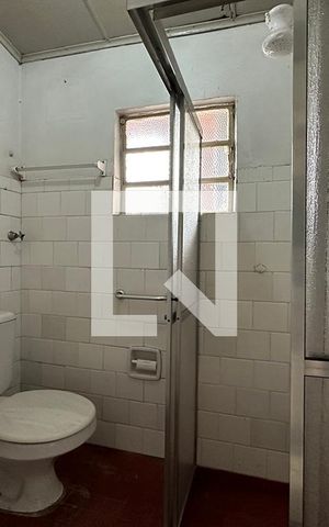 Casa à venda com 240m², 2 quartos e 1 vagaBanheiro
