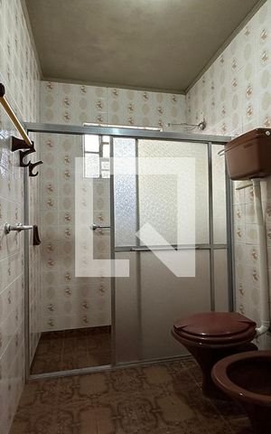 Casa à venda com 240m², 2 quartos e 1 vagaBanheiro