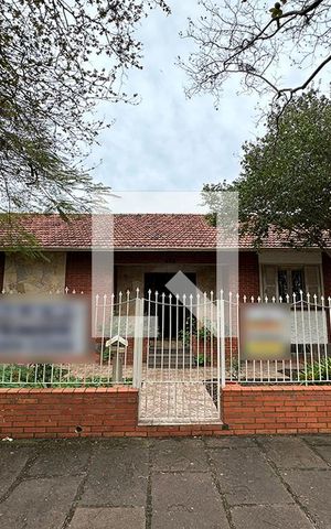 Casa à venda com 240m², 2 quartos e 1 vagaFachada