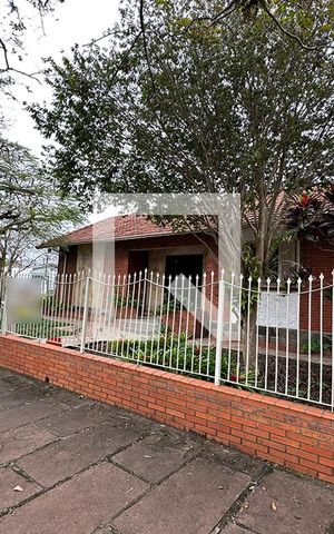 Casa à venda com 240m², 2 quartos e 1 vagaFachada