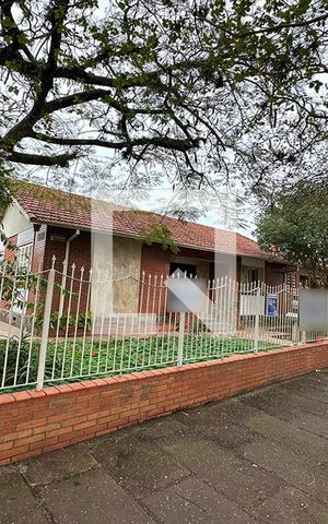 Casa à venda com 240m², 2 quartos e 1 vagaFachada