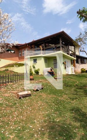 Casa de condomínio à venda com 270m², 3 quartos e 2 vagas Casa de condomínio à venda com 270m², 3 quartos e 2 vagasQuintal