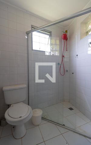 Casa de condomínio à venda com 270m², 3 quartos e 2 vagas Casa de condomínio à venda com 270m², 3 quartos e 2 vagasBanheiro da Suíte 01