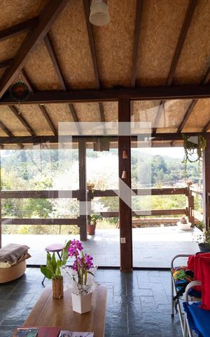 Casa de condomínio à venda com 270m², 3 quartos e 2 vagas Casa de condomínio à venda com 270m², 3 quartos e 2 vagasSalas