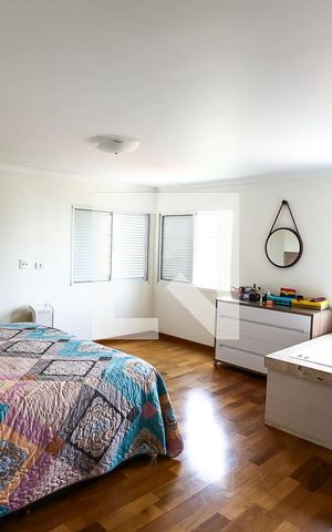 Casa à venda com 280m², 3 quartos e 3 vagas Casa à venda com 280m², 3 quartos e 3 vagasSuíte 3