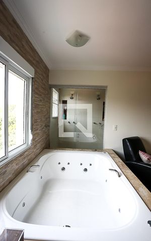 Casa à venda com 280m², 3 quartos e 3 vagas Casa à venda com 280m², 3 quartos e 3 vagasBanheiro da Suíte 3